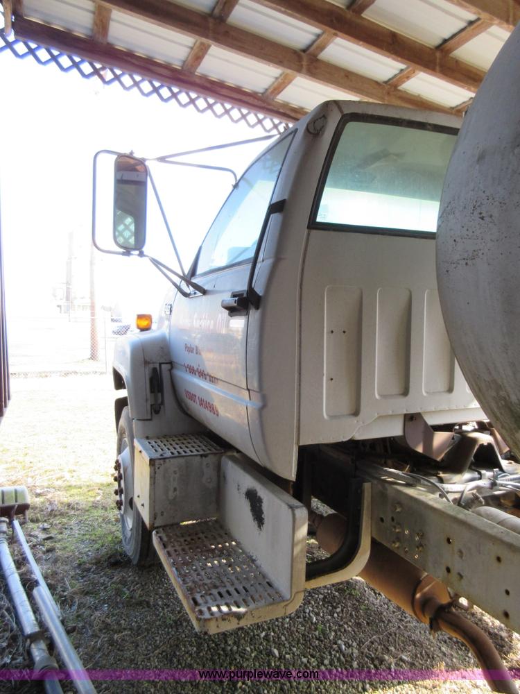image for item AW9098 1994 GMC TopKick propane delivery truck