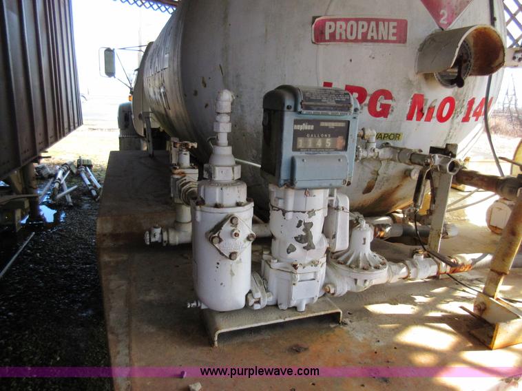 image for item AW9098 1994 GMC TopKick propane delivery truck