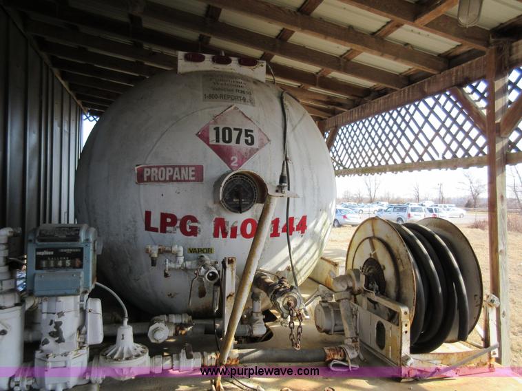 image for item AW9098 1994 GMC TopKick propane delivery truck