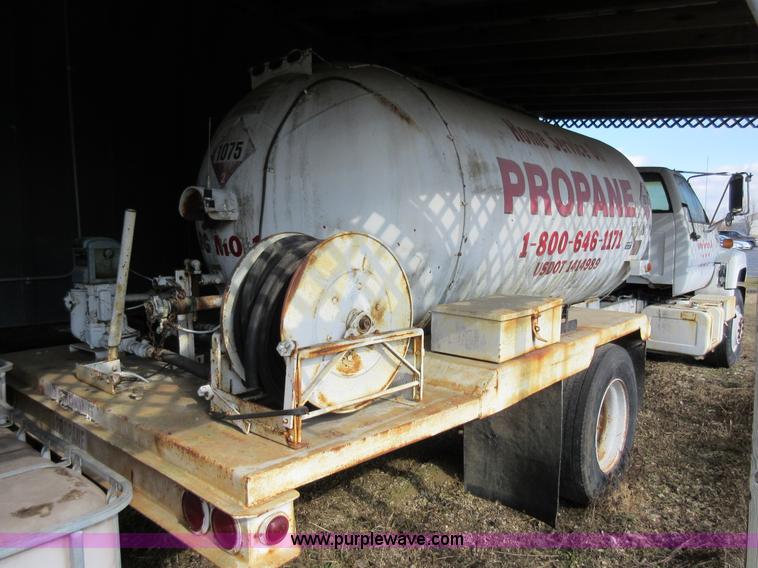 image for item AW9098 1994 GMC TopKick propane delivery truck