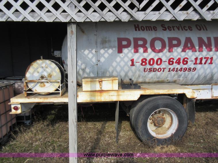 image for item AW9098 1994 GMC TopKick propane delivery truck