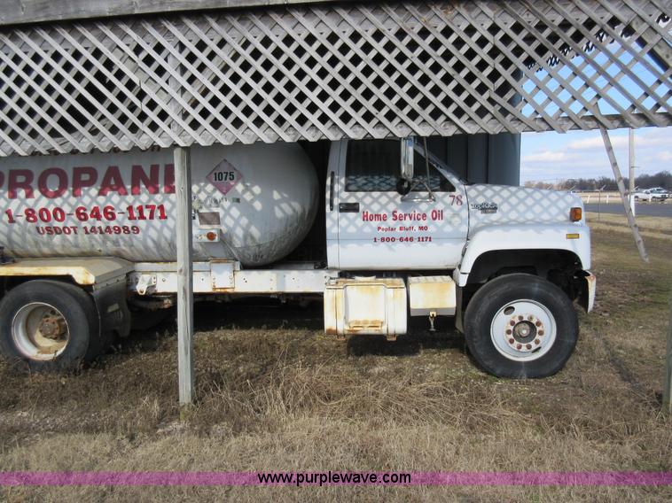 image for item AW9098 1994 GMC TopKick propane delivery truck