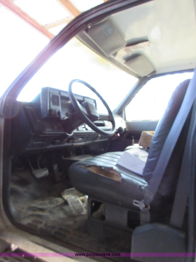 image for item AW9098 1994 GMC TopKick propane delivery truck