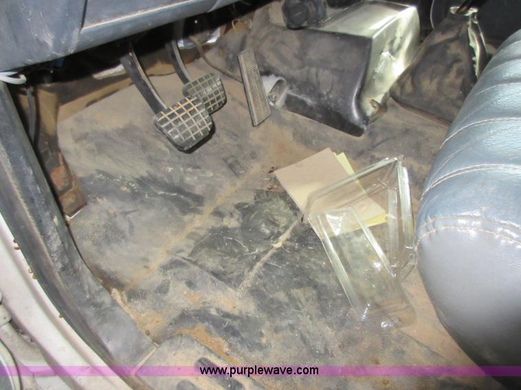 image for item AW9098 1994 GMC TopKick propane delivery truck