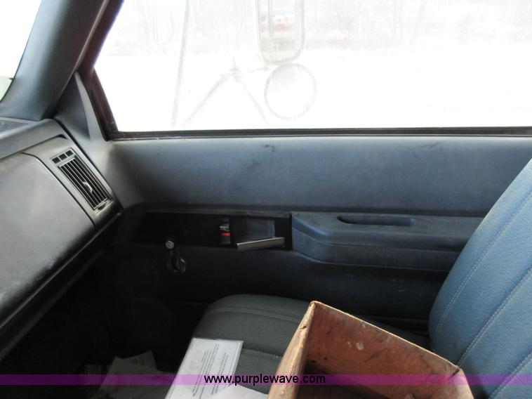 image for item AW9098 1994 GMC TopKick propane delivery truck