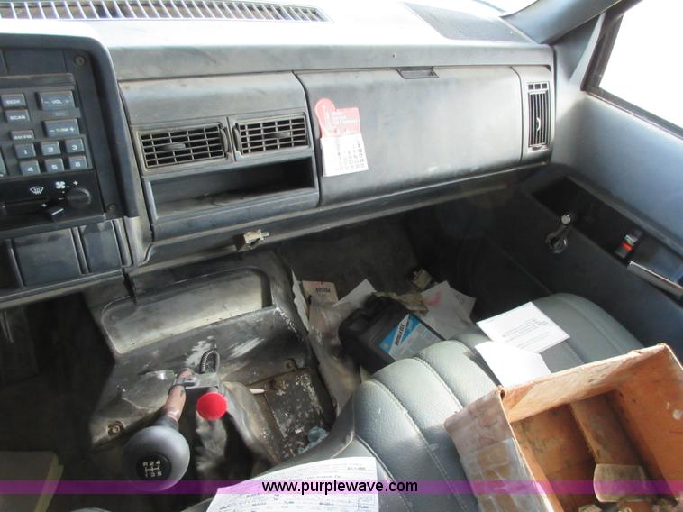 image for item AW9098 1994 GMC TopKick propane delivery truck