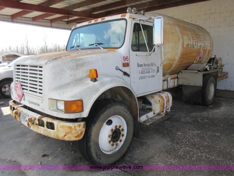 image for item AW9099 1993 International 4900 propane delivery truck