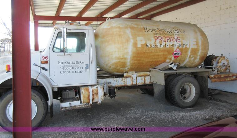image for item AW9099 1993 International 4900 propane delivery truck