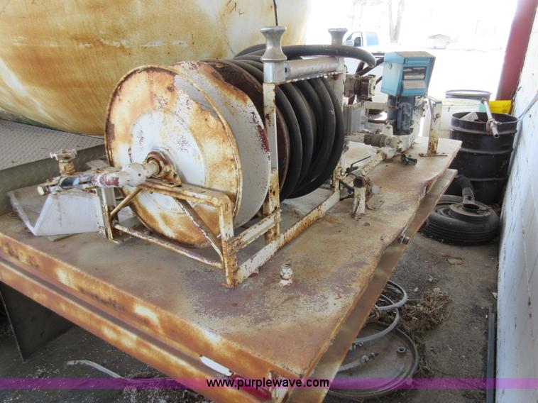 image for item AW9099 1993 International 4900 propane delivery truck