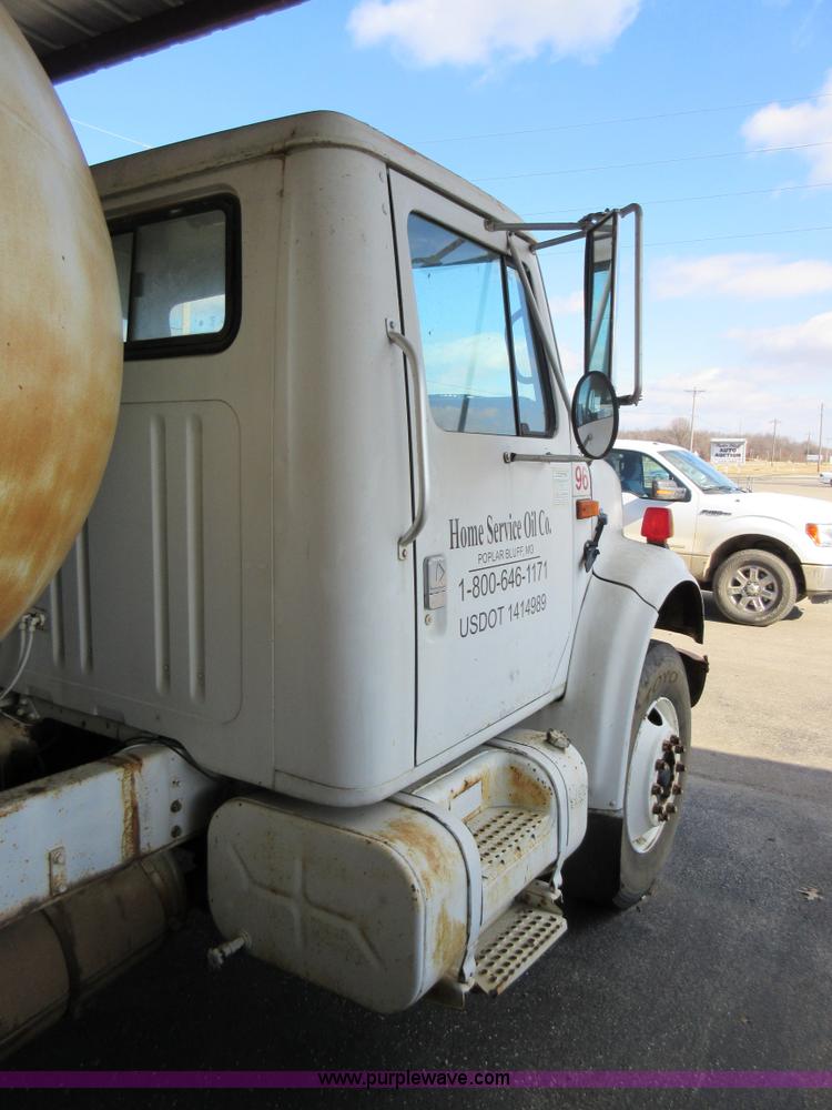 image for item AW9099 1993 International 4900 propane delivery truck