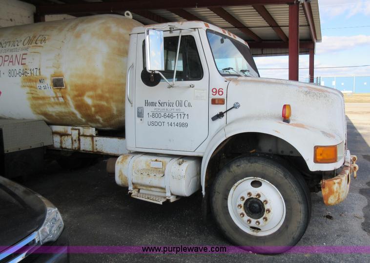 image for item AW9099 1993 International 4900 propane delivery truck
