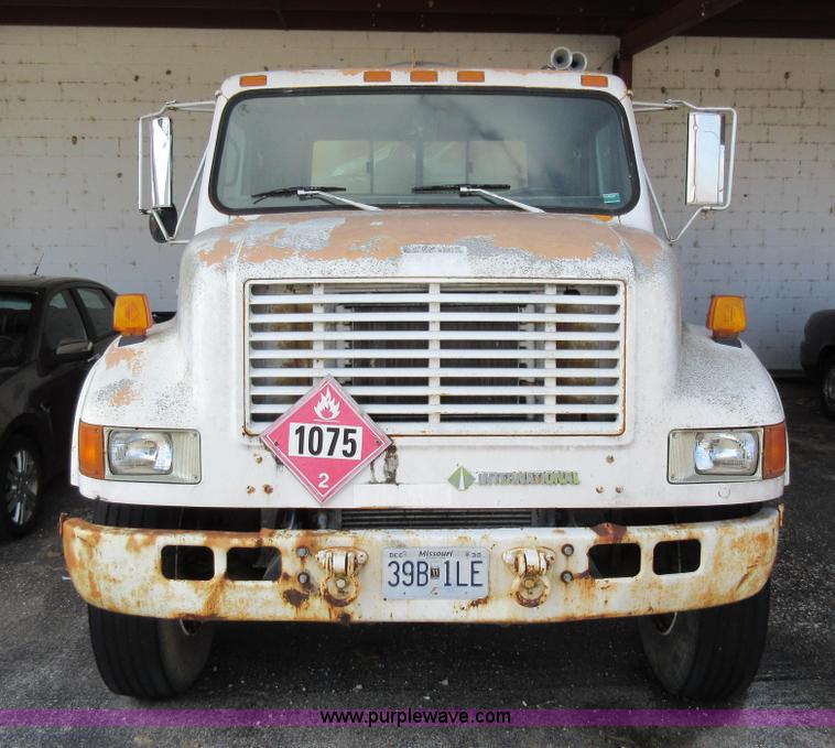image for item AW9099 1993 International 4900 propane delivery truck