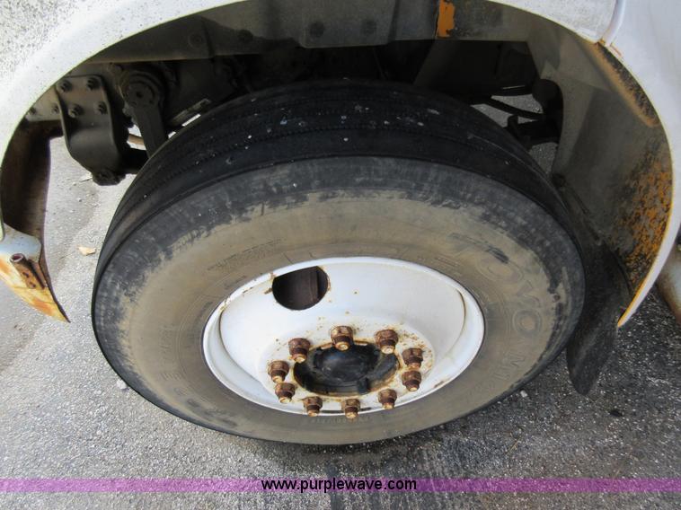 image for item AW9099 1993 International 4900 propane delivery truck