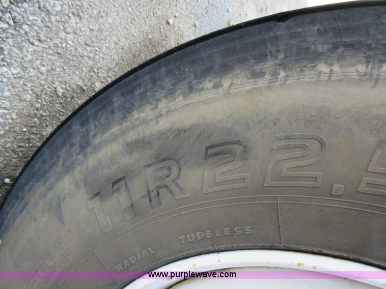 image for item AW9099 1993 International 4900 propane delivery truck