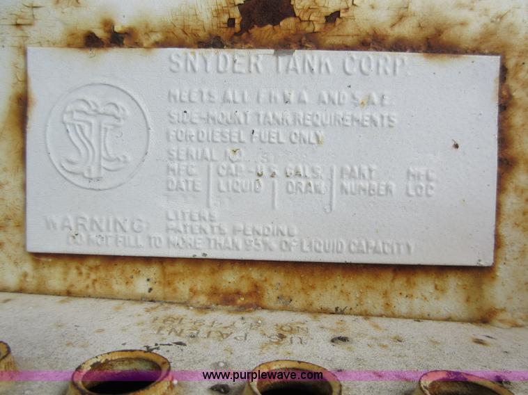 image for item AW9099 1993 International 4900 propane delivery truck