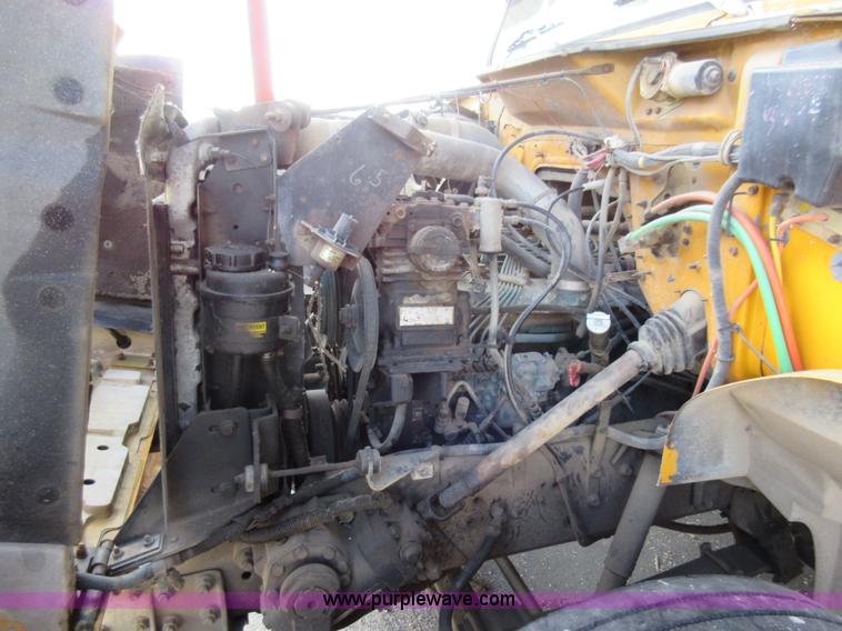 image for item AW9099 1993 International 4900 propane delivery truck