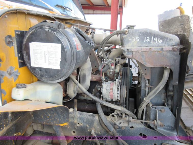 image for item AW9099 1993 International 4900 propane delivery truck