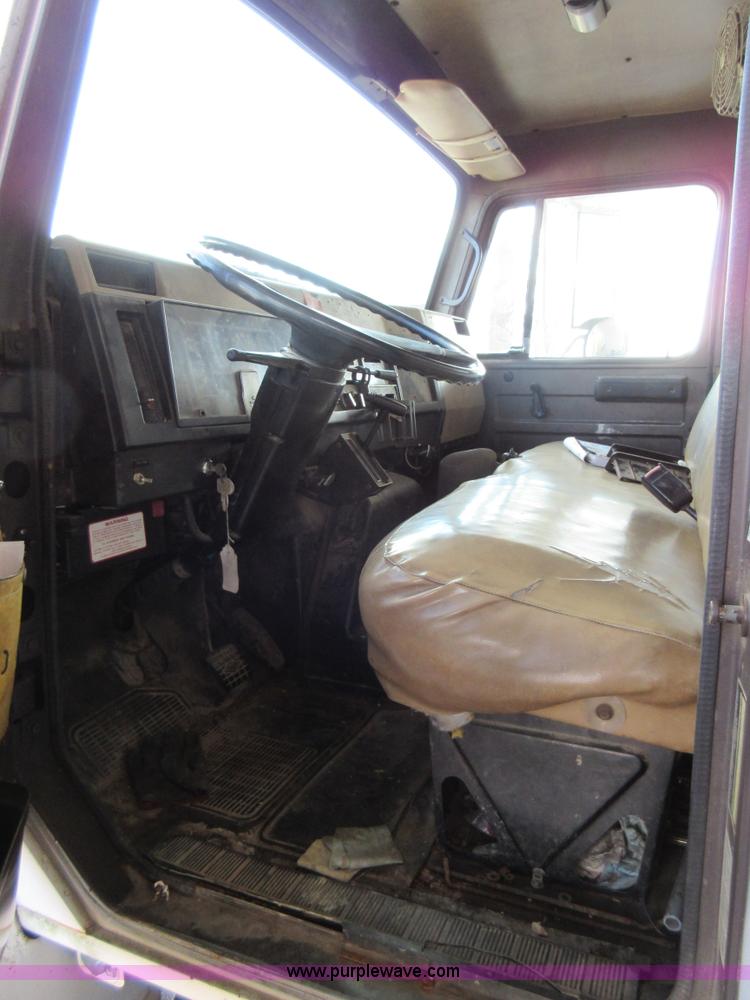 image for item AW9099 1993 International 4900 propane delivery truck