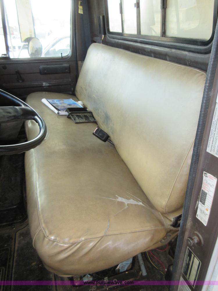 image for item AW9099 1993 International 4900 propane delivery truck