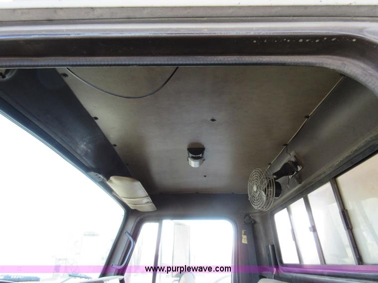 image for item AW9099 1993 International 4900 propane delivery truck