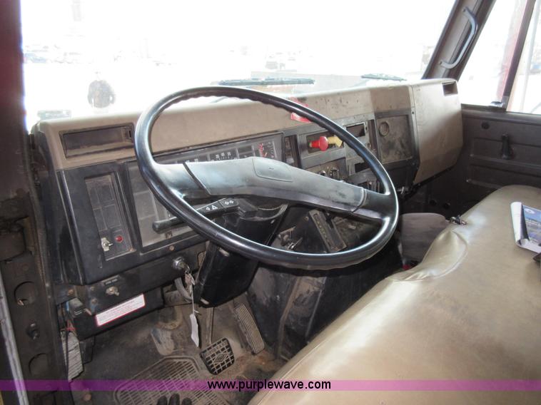 image for item AW9099 1993 International 4900 propane delivery truck