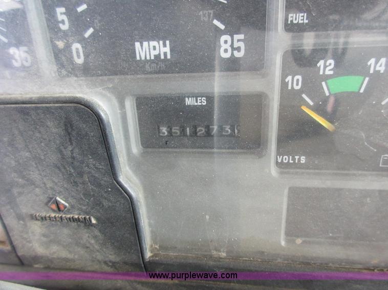 image for item AW9099 1993 International 4900 propane delivery truck