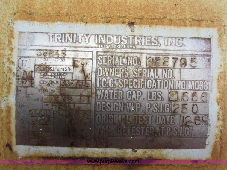 image for item AW9099 1993 International 4900 propane delivery truck