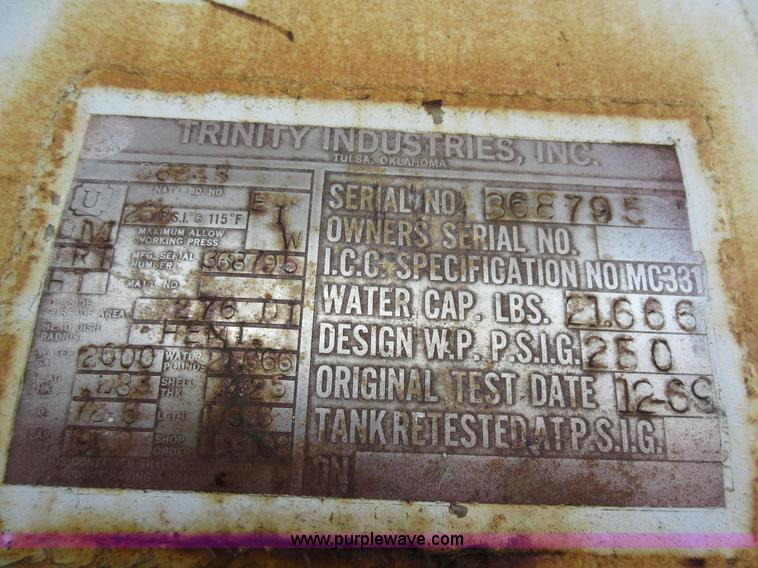 image for item AW9099 1993 International 4900 propane delivery truck