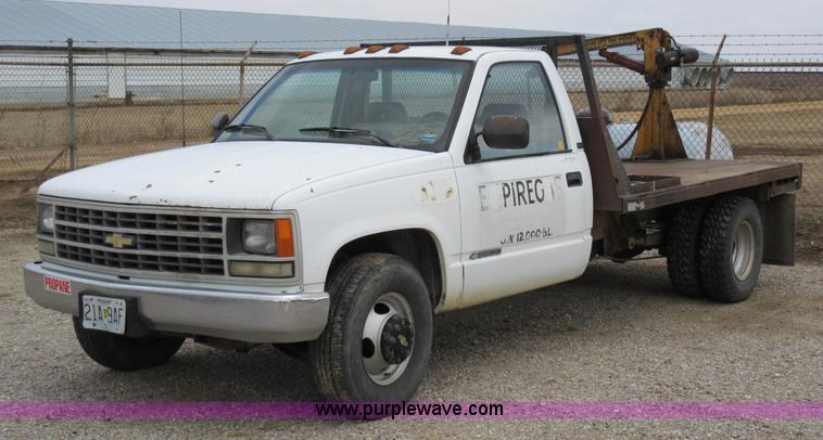 image for item AW9100 1990 Chevrolet 3500 flatbed truck