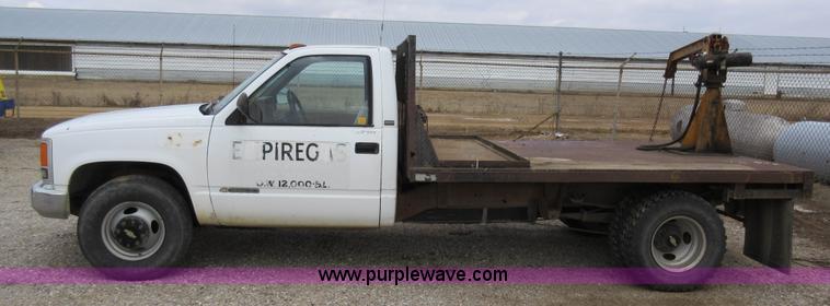 image for item AW9100 1990 Chevrolet 3500 flatbed truck