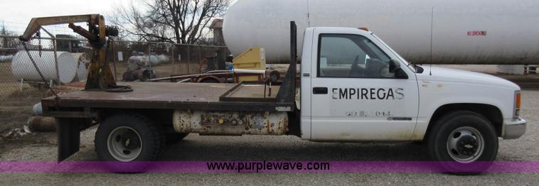image for item AW9100 1990 Chevrolet 3500 flatbed truck