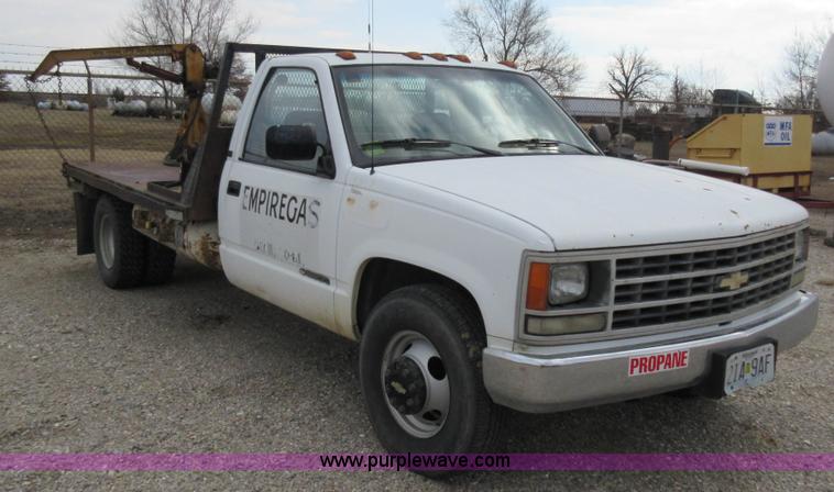 image for item AW9100 1990 Chevrolet 3500 flatbed truck