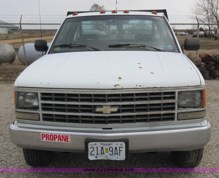 image for item AW9100 1990 Chevrolet 3500 flatbed truck