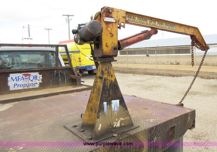 image for item AW9100 1990 Chevrolet 3500 flatbed truck