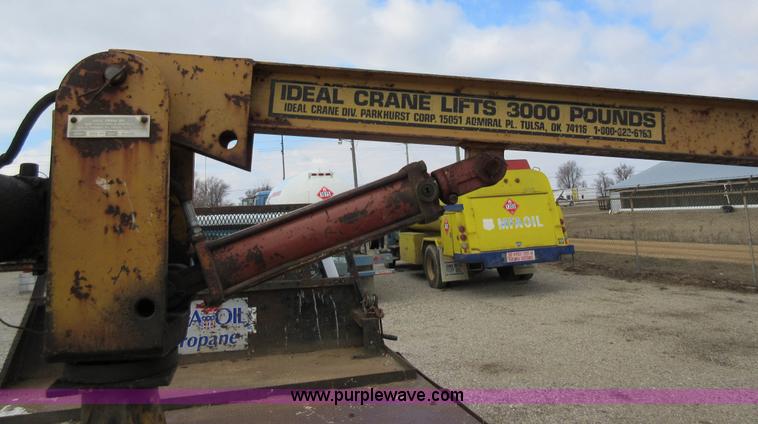 image for item AW9100 1990 Chevrolet 3500 flatbed truck