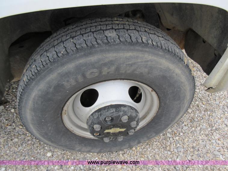 image for item AW9100 1990 Chevrolet 3500 flatbed truck