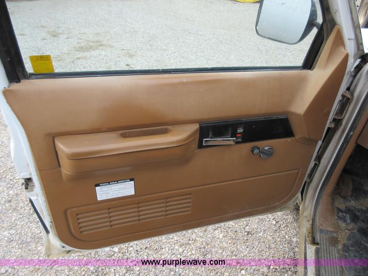 image for item AW9100 1990 Chevrolet 3500 flatbed truck