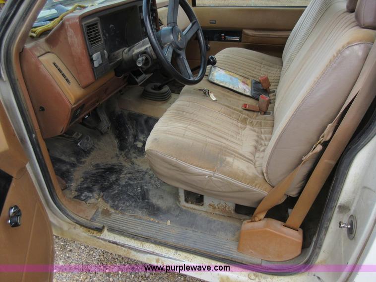 image for item AW9100 1990 Chevrolet 3500 flatbed truck