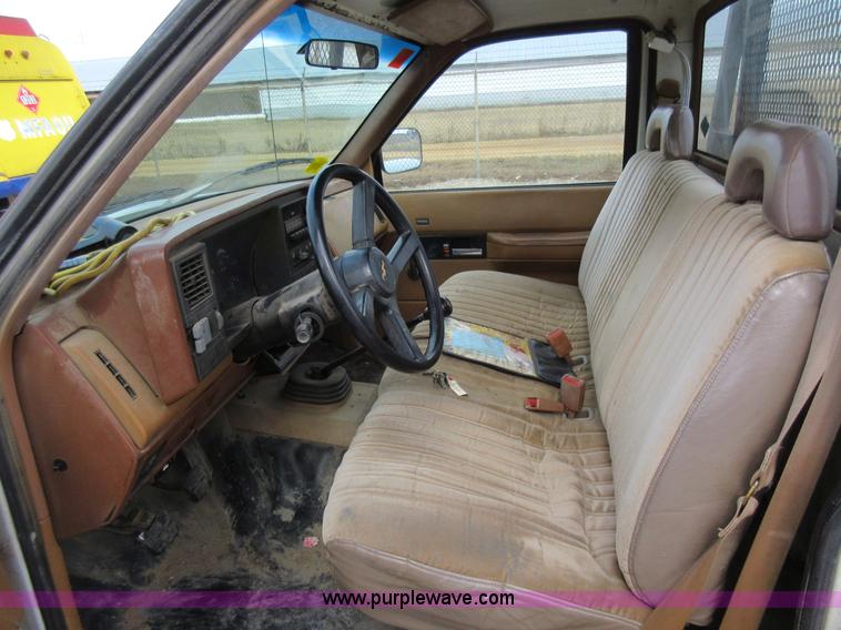 image for item AW9100 1990 Chevrolet 3500 flatbed truck