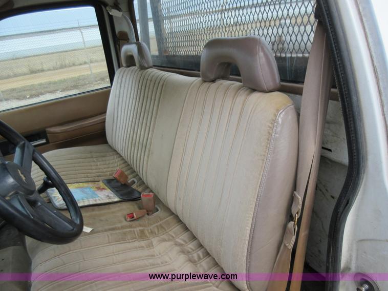 image for item AW9100 1990 Chevrolet 3500 flatbed truck