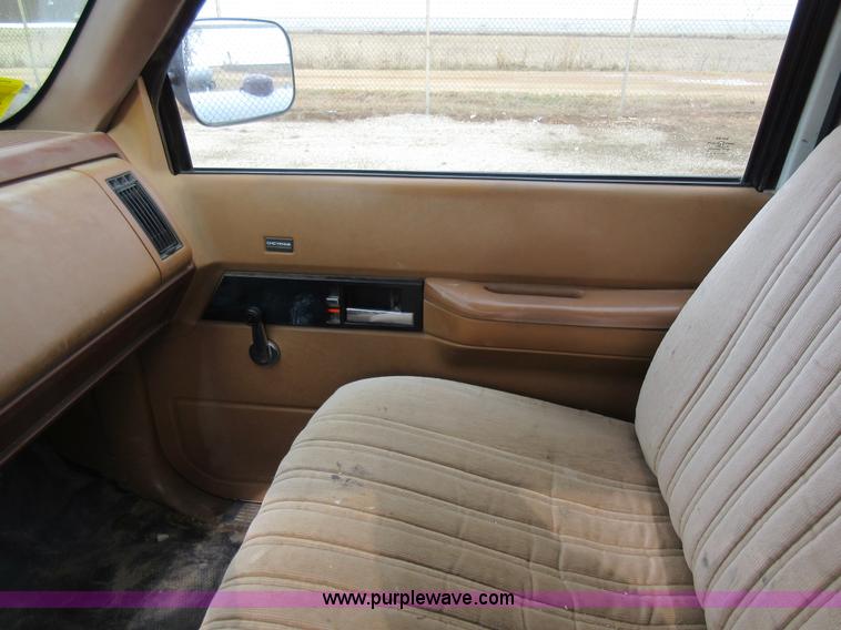 image for item AW9100 1990 Chevrolet 3500 flatbed truck