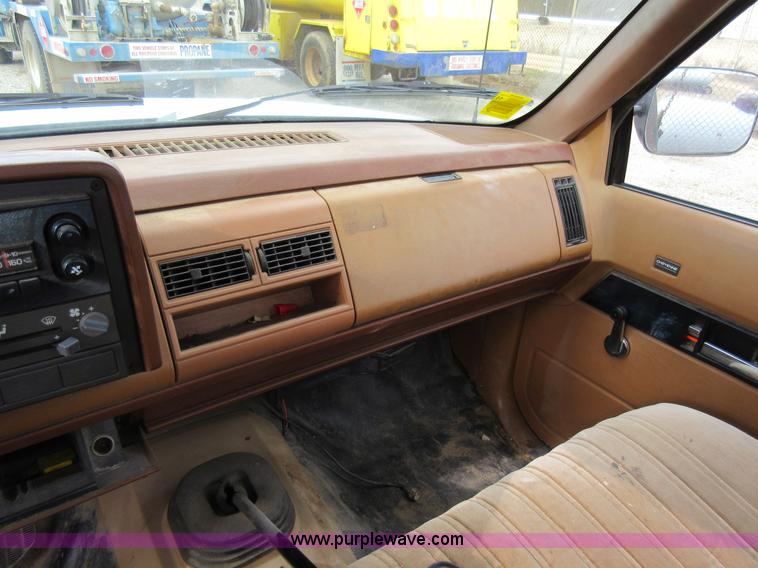 image for item AW9100 1990 Chevrolet 3500 flatbed truck