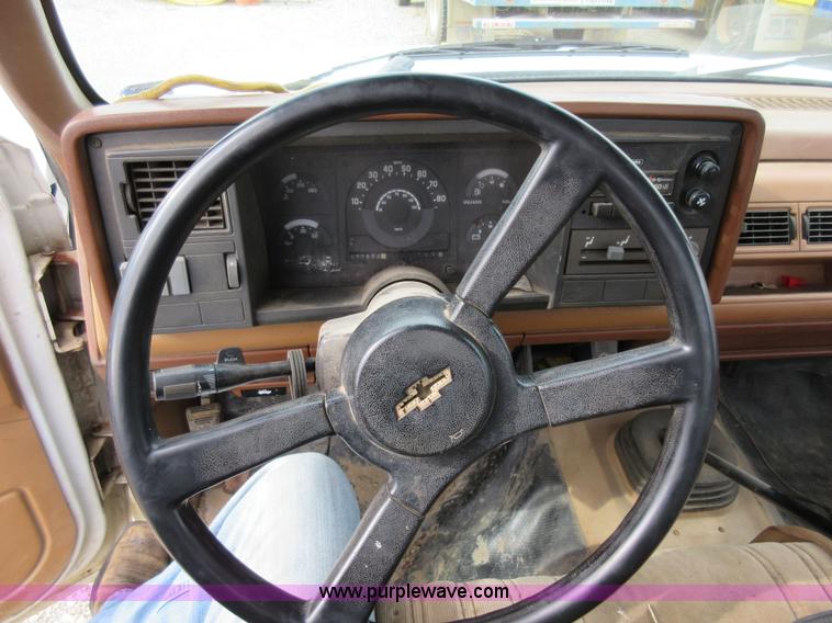 image for item AW9100 1990 Chevrolet 3500 flatbed truck