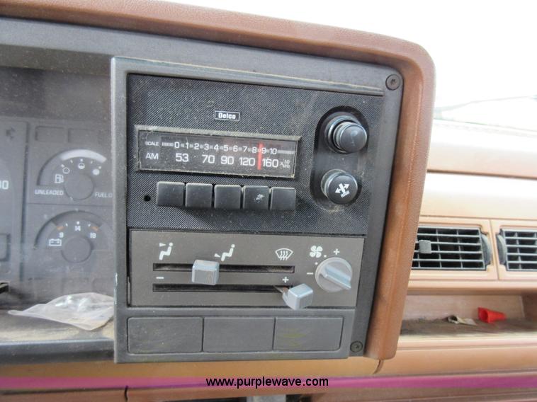 image for item AW9100 1990 Chevrolet 3500 flatbed truck