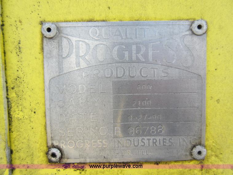 image for item AW9101 2001 International 4900 fuel delivery truck