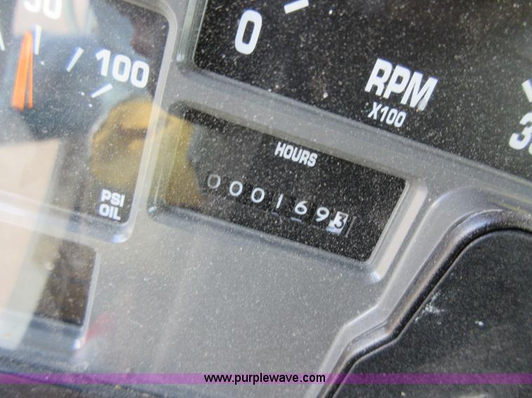 image for item AW9101 2001 International 4900 fuel delivery truck