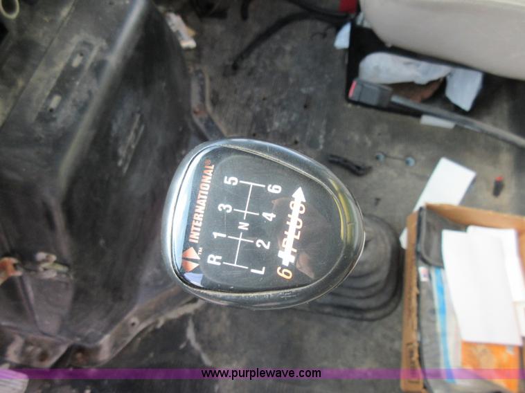 image for item AW9101 2001 International 4900 fuel delivery truck