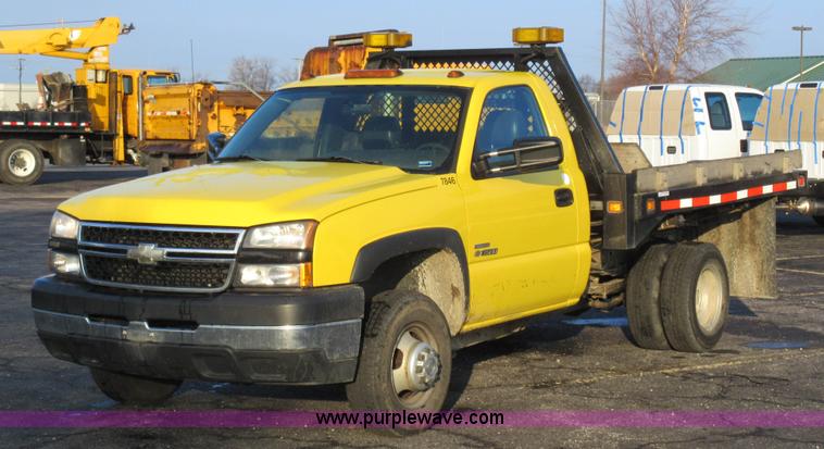 image for item AW9104 2006 Chevrolet Silverado 3500 flatbed truck