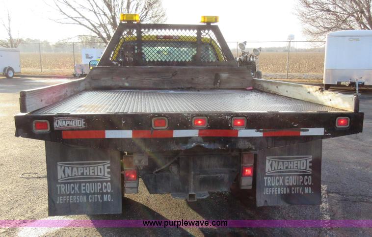 image for item AW9104 2006 Chevrolet Silverado 3500 flatbed truck