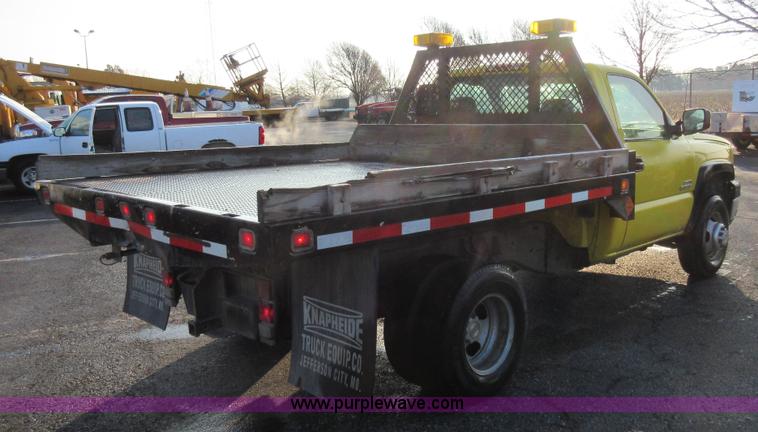 image for item AW9104 2006 Chevrolet Silverado 3500 flatbed truck